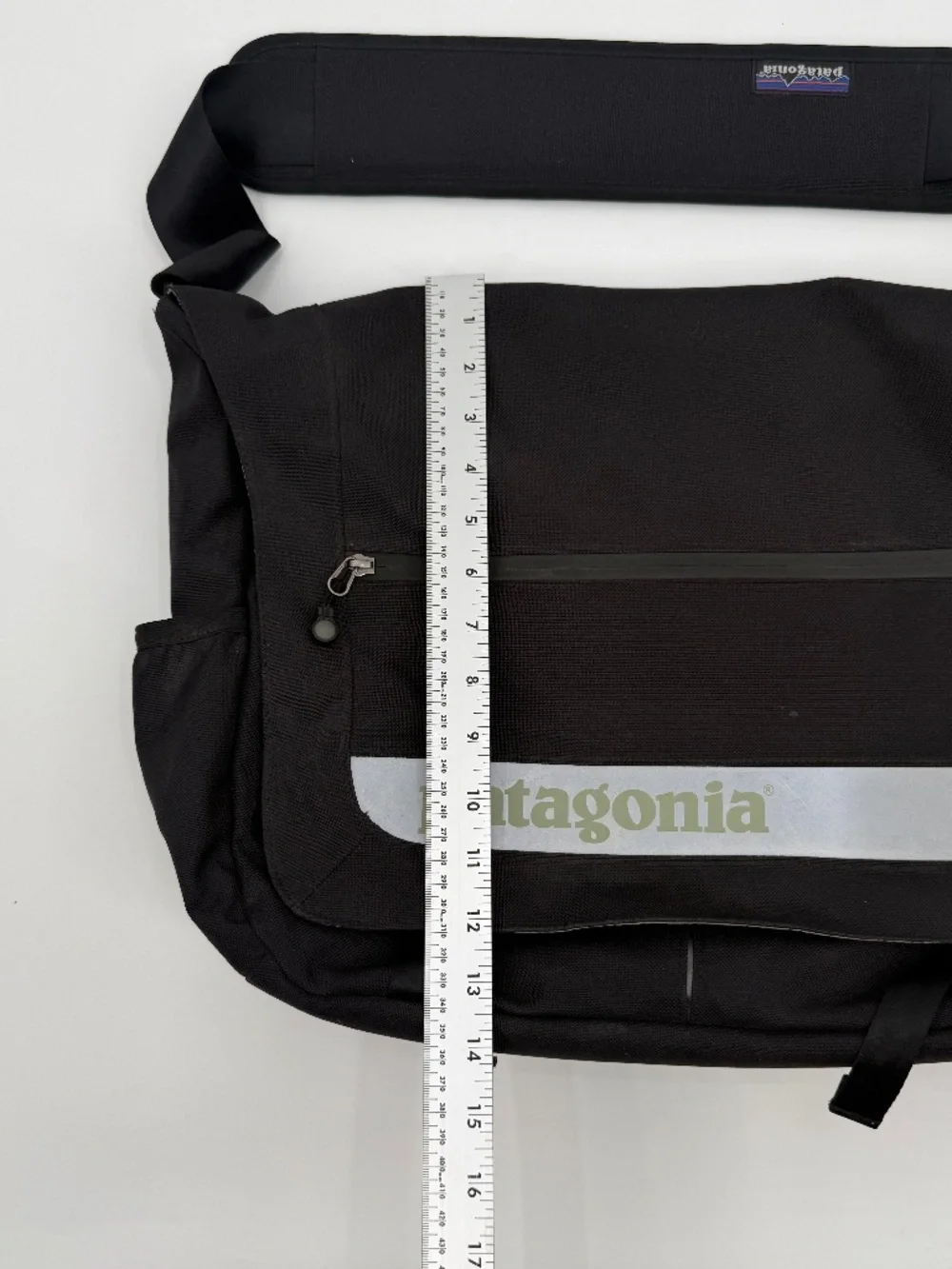 Patagonia Critical Mass Messenger Bag Black Laptop Crossbody Travel Shoulder